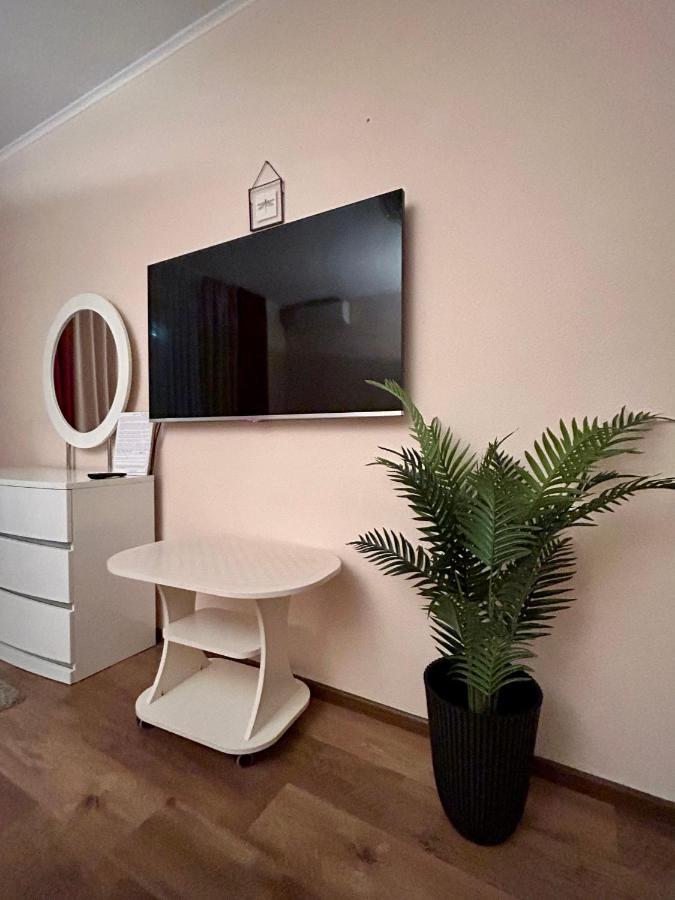 Apartamento 1 Поверх Ж К Паркові Озера Метро Дарниця Kiev Exterior foto