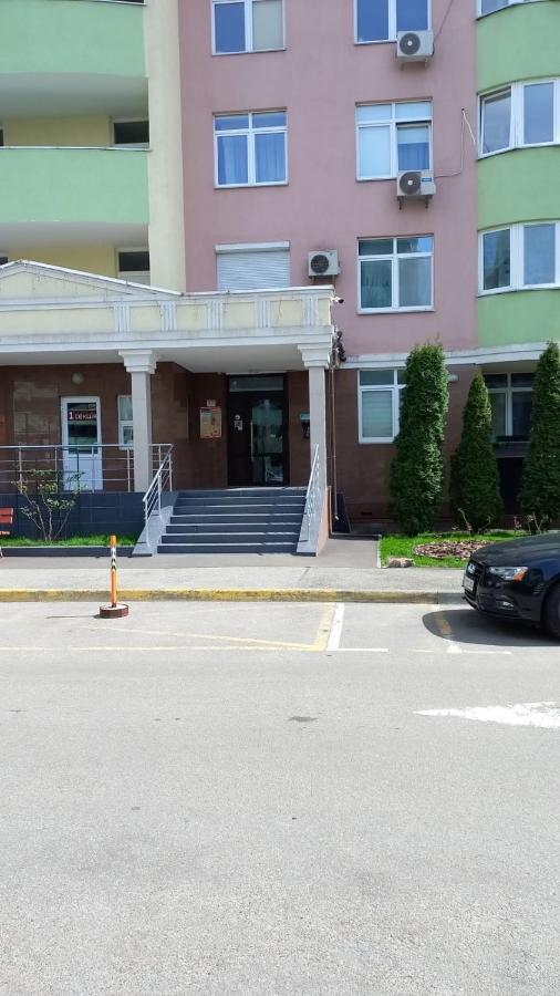 Apartamento 1 Поверх Ж К Паркові Озера Метро Дарниця Kiev Exterior foto