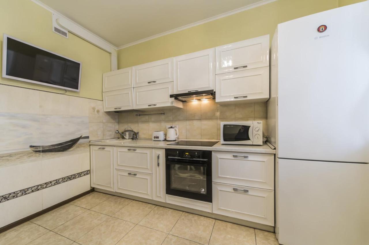 Apartamento 1 Поверх Ж К Паркові Озера Метро Дарниця Kiev Exterior foto