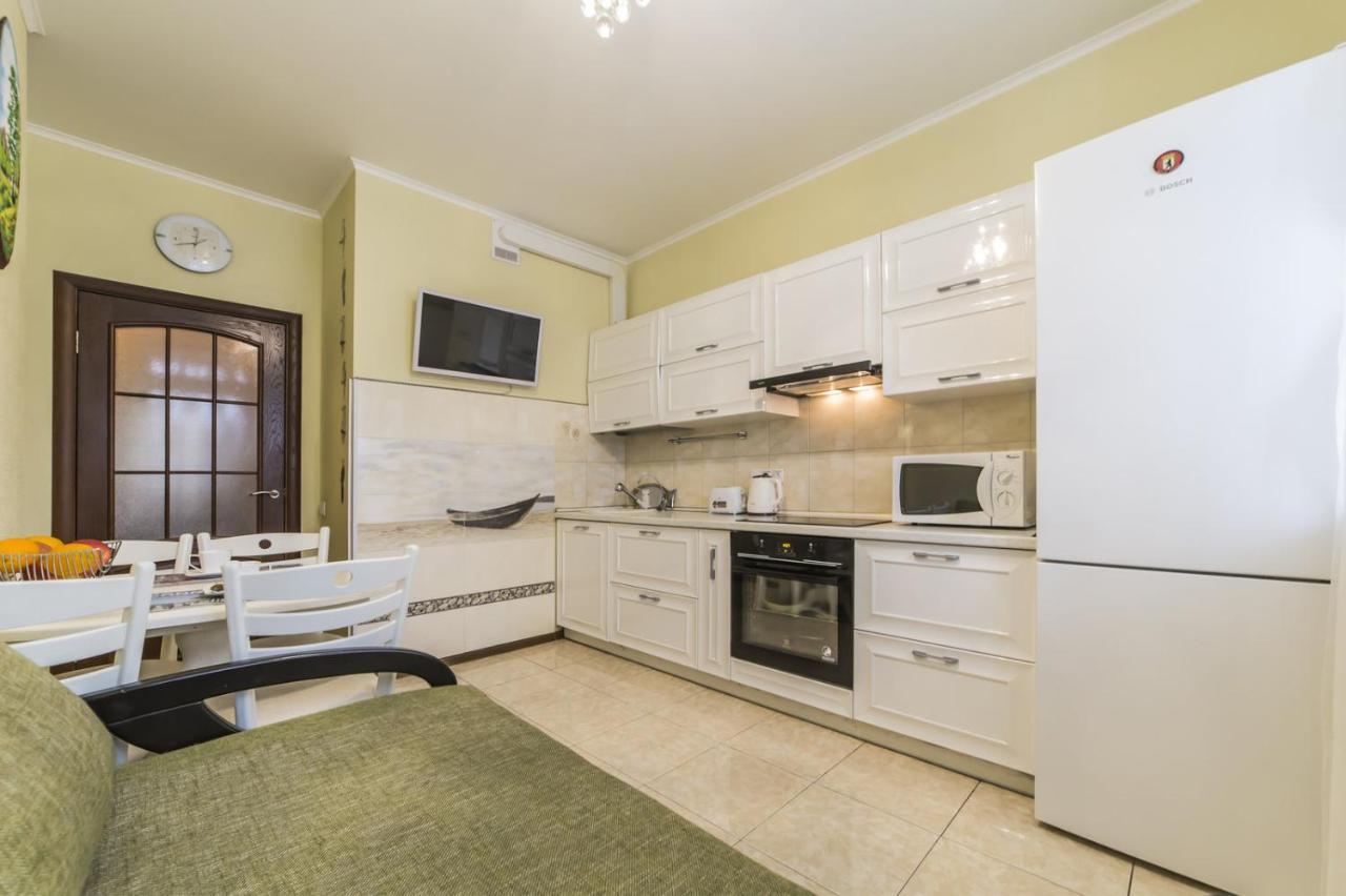 Apartamento 1 Поверх Ж К Паркові Озера Метро Дарниця Kiev Exterior foto