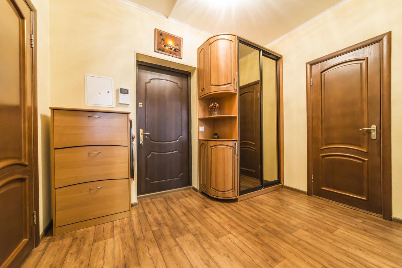 Apartamento 1 Поверх Ж К Паркові Озера Метро Дарниця Kiev Exterior foto